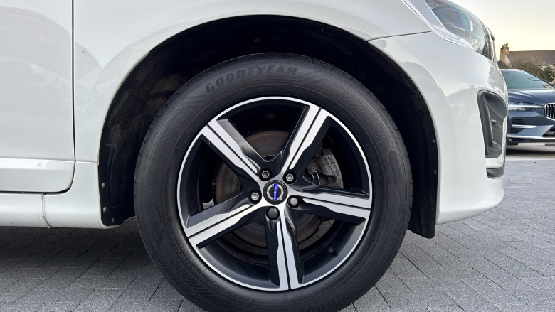 Volvo Xc60 D5 [220] R DESIGN Lux Nav 5dr AWD Geartronic Diesel Estate